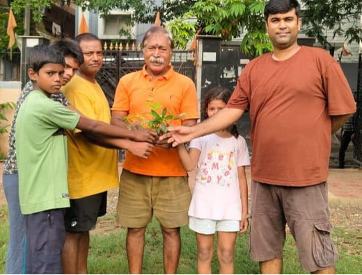 अंतर्राष्ट्रीय विचित्र संगीत दिवस पर पौधारोपण, स्वच्छ हवा और पर्यावरण संरक्षण का आह्वान